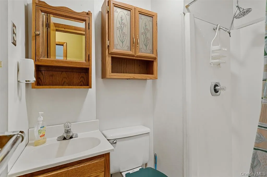 1013 Cooley Road, Rockland, NY, 3 Bedrooms Bedrooms, 5 Rooms Rooms,1 BathroomBathrooms,Residential,For Rent,Cooley,0,974808 1013 Cooley Road, Rockland, NY, 3 Bedrooms Bedrooms, 5 Rooms Rooms,1 BathroomBathrooms,Residential,For Rent,Cooley,0,974808
