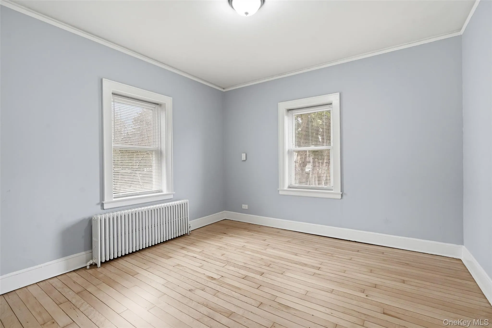 Well-sized bedroom with a functional layout Well-sized bedroom with a functional layout