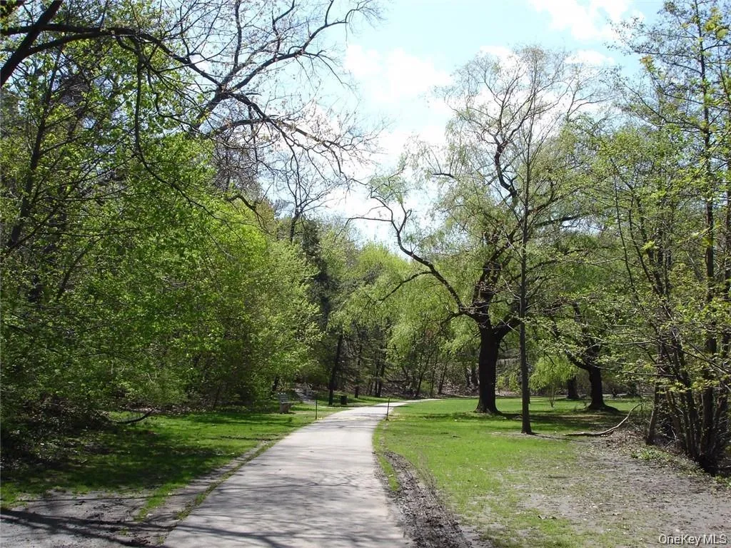 13 mile jogging/biking path located just steps away from complex 13 mile jogging/biking path located just steps away from complex