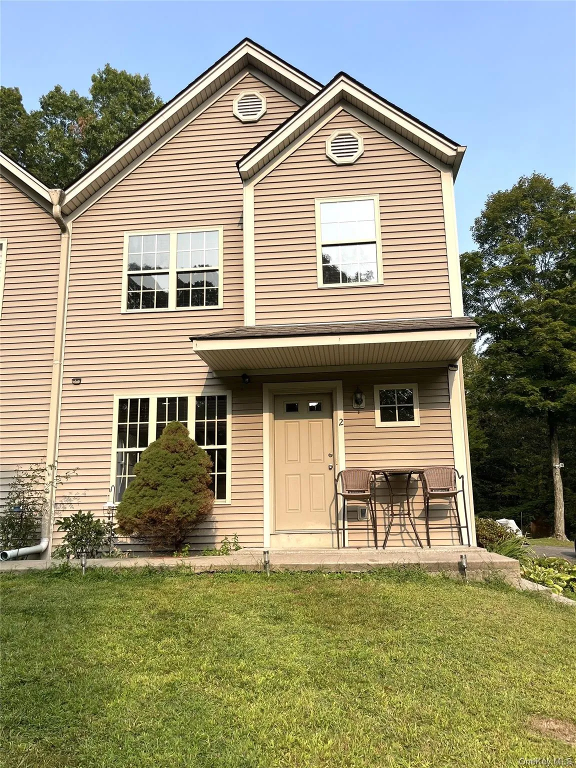 View of front facade featuring a front yard View of front facade featuring a front yard