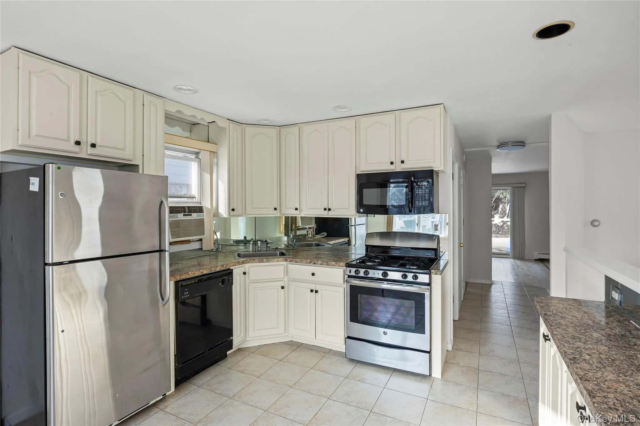 39 Stewart Street, Hempstead, NY, 2 Bedrooms Bedrooms, 6 Rooms Rooms,2 BathroomsBathrooms,Residential Lease,For Rent,Stewart,0,974851 39 Stewart Street, Hempstead, NY, 2 Bedrooms Bedrooms, 6 Rooms Rooms,2 BathroomsBathrooms,Residential Lease,For Rent,Stewart,0,974851