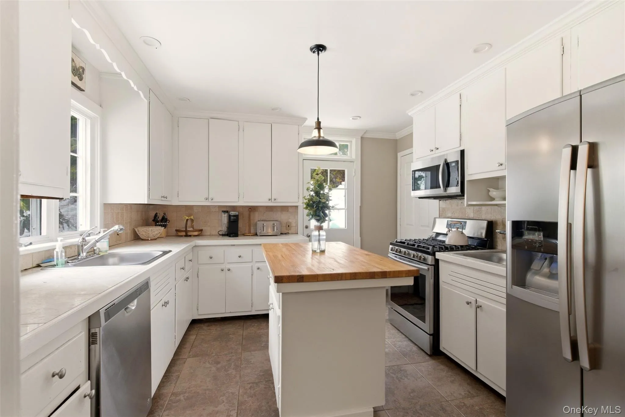 97 Wolver Hollow Road, Oyster Bay, NY, 3 Bedrooms Bedrooms, 8 Rooms Rooms,3 BathroomsBathrooms,Residential Lease,For Rent,Wolver Hollow,0,974878 97 Wolver Hollow Road, Oyster Bay, NY, 3 Bedrooms Bedrooms, 8 Rooms Rooms,3 BathroomsBathrooms,Residential Lease,For Rent,Wolver Hollow,0,974878