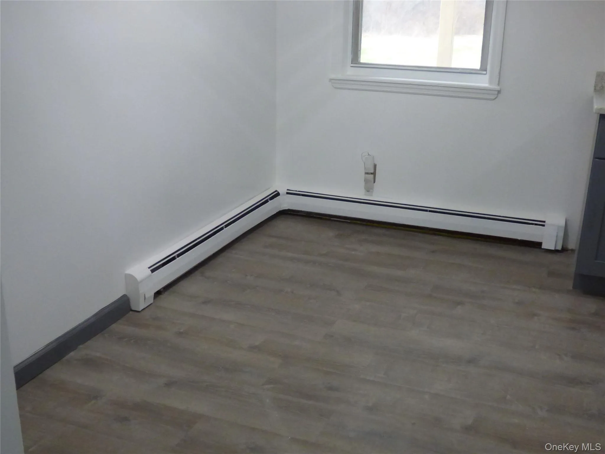 Eat-in kitchen Eat-in kitchen