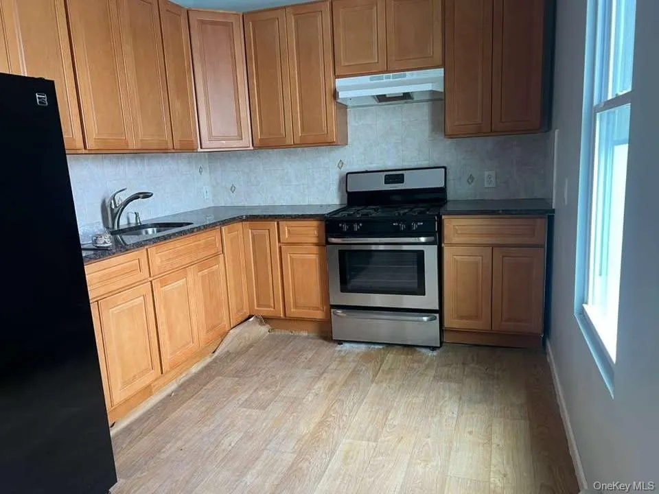 10532 130th Street, New York, NY, 3 Bedrooms Bedrooms, 6 Rooms Rooms,1 BathroomBathrooms,Residential Lease,For Rent,130th,0,974917 10532 130th Street, New York, NY, 3 Bedrooms Bedrooms, 6 Rooms Rooms,1 BathroomBathrooms,Residential Lease,For Rent,130th,0,974917