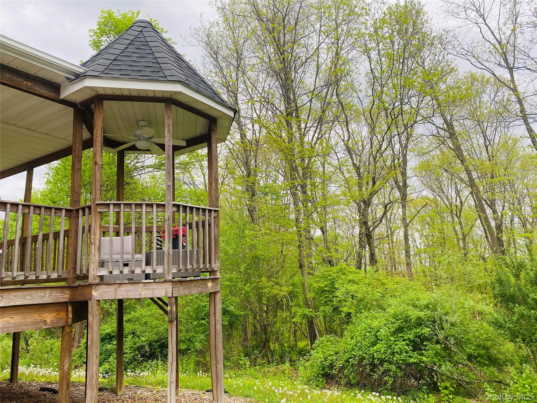 expansive wraparound porch expansive wraparound porch