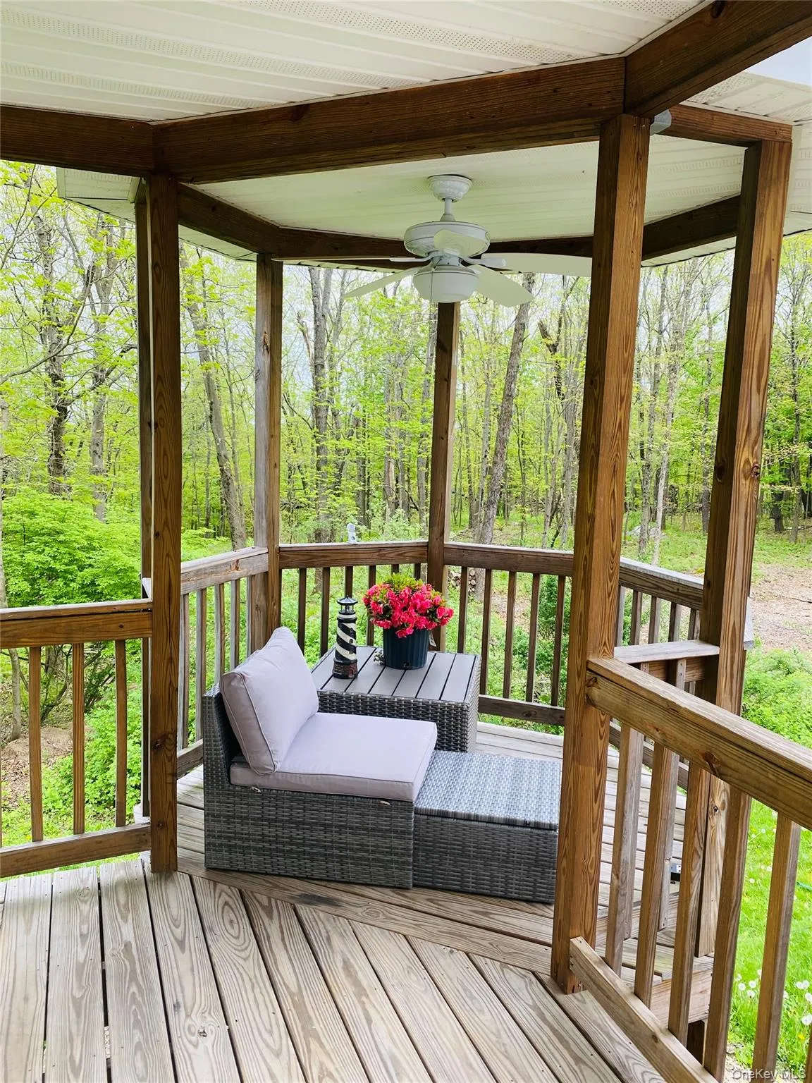 expansive wraparound porch expansive wraparound porch