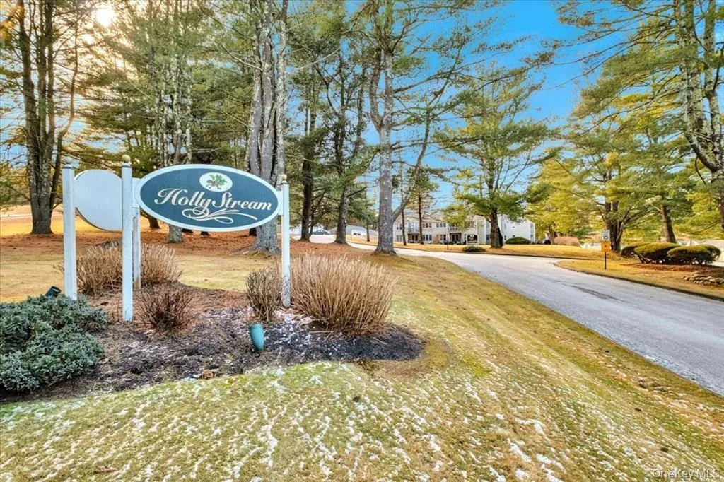 1002 Holly Stream Court, Southeast, NY, 2 Bedrooms Bedrooms, 4 Rooms Rooms,1 BathroomBathrooms,Residential Lease,For Rent,Holly Stream,0,974924 1002 Holly Stream Court, Southeast, NY, 2 Bedrooms Bedrooms, 4 Rooms Rooms,1 BathroomBathrooms,Residential Lease,For Rent,Holly Stream,0,974924