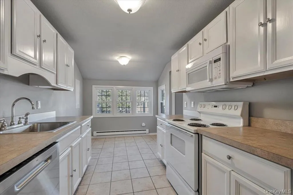 1002 Holly Stream Court, Southeast, NY, 2 Bedrooms Bedrooms, 4 Rooms Rooms,1 BathroomBathrooms,Residential Lease,For Rent,Holly Stream,0,974924 1002 Holly Stream Court, Southeast, NY, 2 Bedrooms Bedrooms, 4 Rooms Rooms,1 BathroomBathrooms,Residential Lease,For Rent,Holly Stream,0,974924