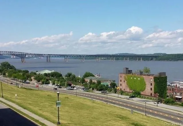 Picture of Waterfront Cafes and Eateries facing Beacon NY Picture of Waterfront Cafes and Eateries facing Beacon NY