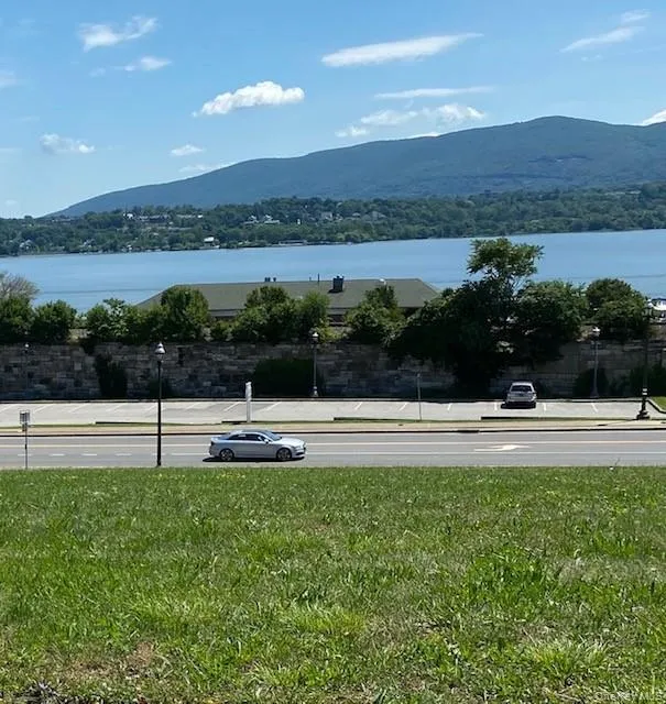 Hudson River and Waterfront few short blocks to walk the Ferry for the Metro North. Hudson River and Waterfront few short blocks to walk the Ferry for the Metro North.