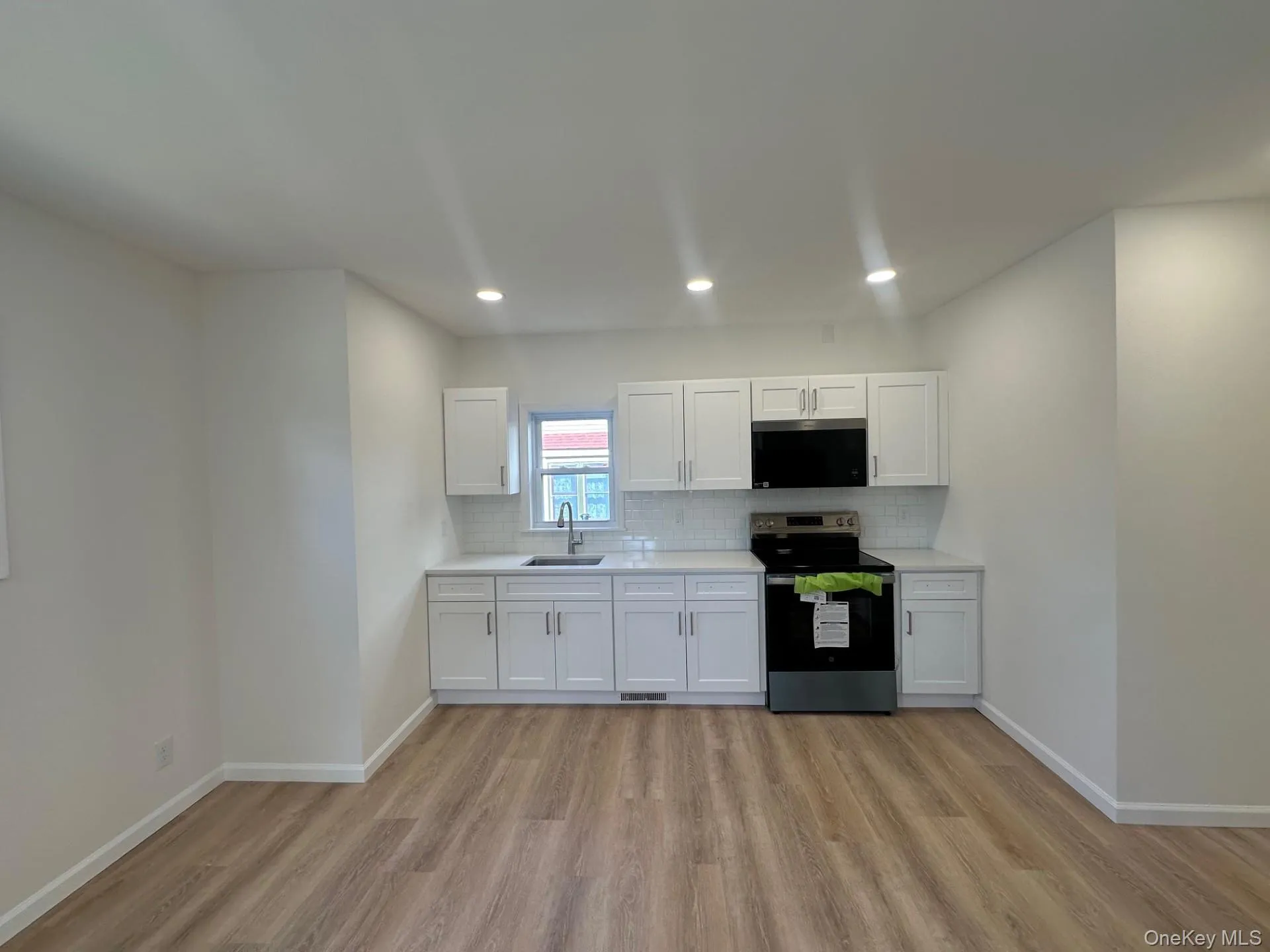 38 Carroll Street, Poughkeepsie, NY, 2 Bedrooms Bedrooms, 4 Rooms Rooms,1 BathroomBathrooms,Residential Lease,For Rent,Carroll,0,974963 38 Carroll Street, Poughkeepsie, NY, 2 Bedrooms Bedrooms, 4 Rooms Rooms,1 BathroomBathrooms,Residential Lease,For Rent,Carroll,0,974963