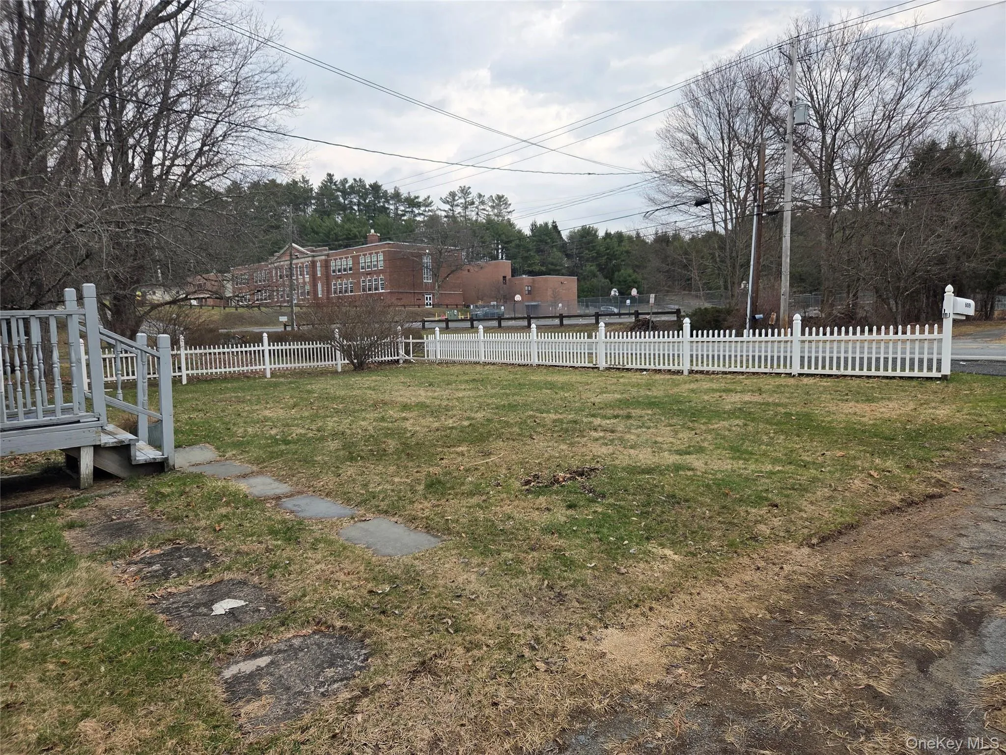 View of the front yard. View of the front yard.