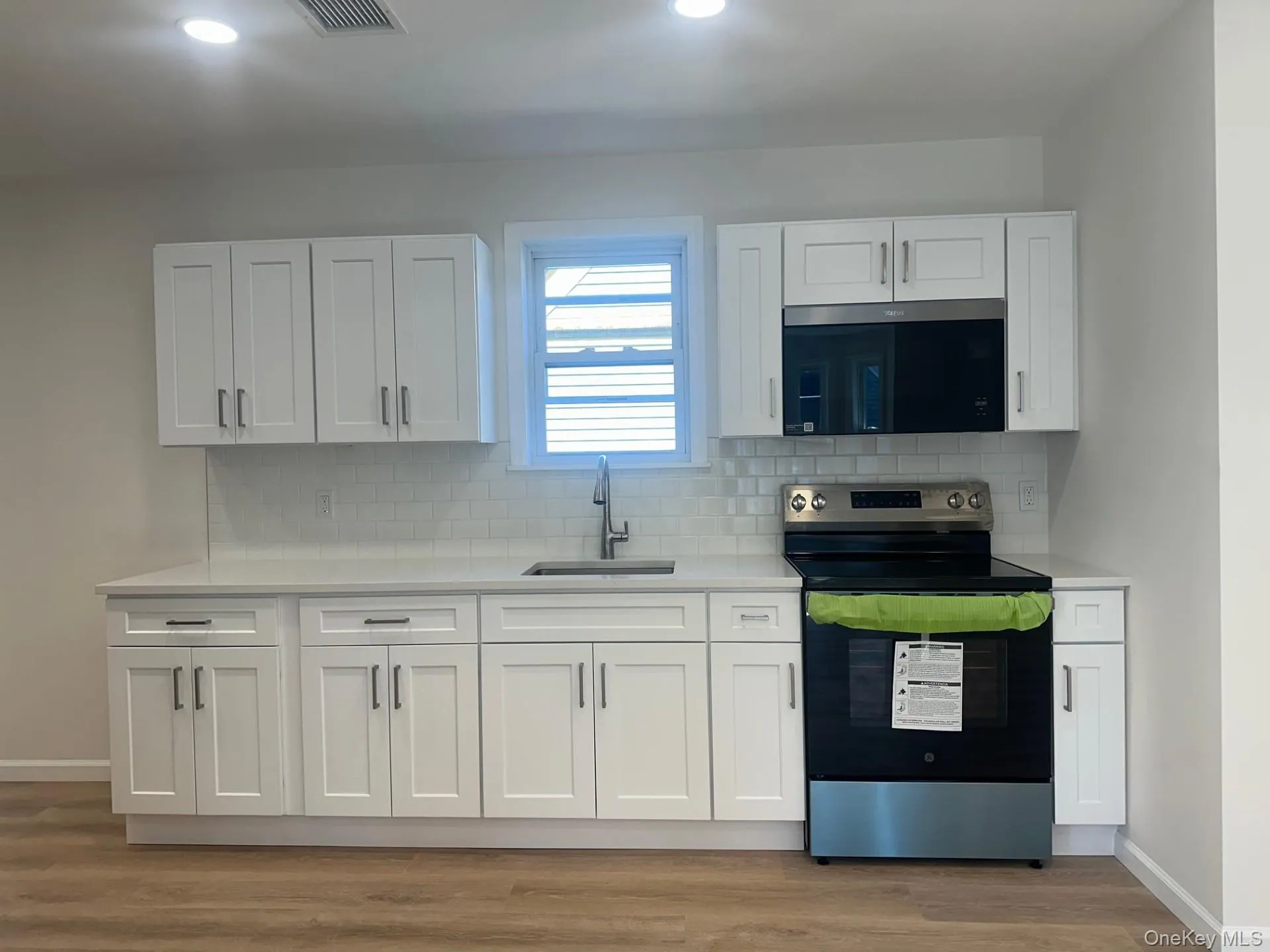 38 Carroll Street, Poughkeepsie, NY, 2 Bedrooms Bedrooms, 4 Rooms Rooms,1 BathroomBathrooms,Residential Lease,For Rent,Carroll,0,974977 38 Carroll Street, Poughkeepsie, NY, 2 Bedrooms Bedrooms, 4 Rooms Rooms,1 BathroomBathrooms,Residential Lease,For Rent,Carroll,0,974977