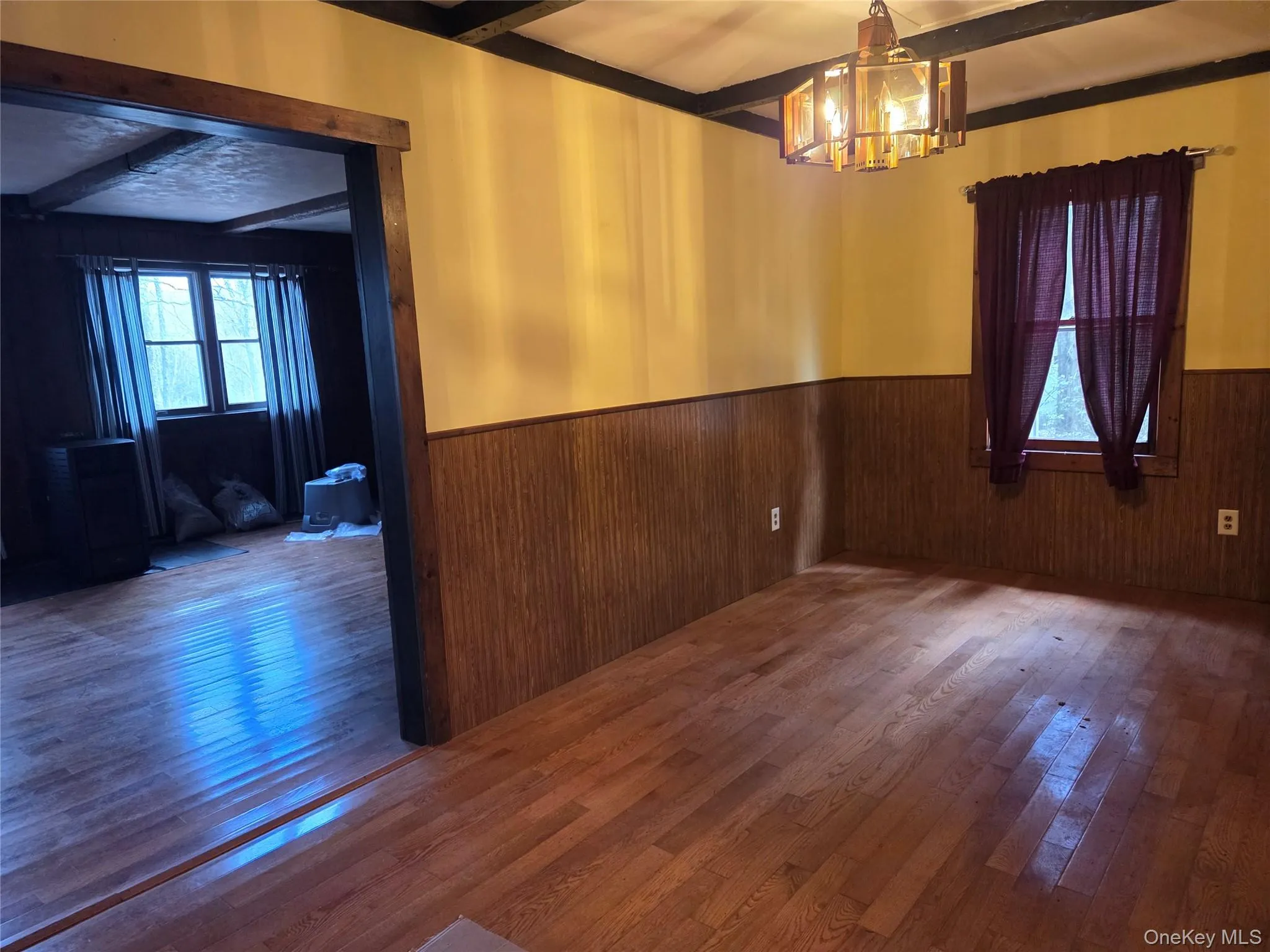 View looking into Living Room. View looking into Living Room.