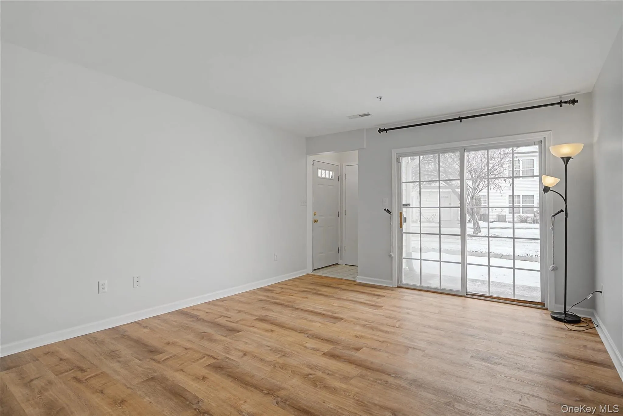 261 Ruth Court, Middletown, NY, 2 Bedrooms Bedrooms, 5 Rooms Rooms,2 BathroomsBathrooms,Residential Lease,For Rent,Ruth,0,975053 261 Ruth Court, Middletown, NY, 2 Bedrooms Bedrooms, 5 Rooms Rooms,2 BathroomsBathrooms,Residential Lease,For Rent,Ruth,0,975053