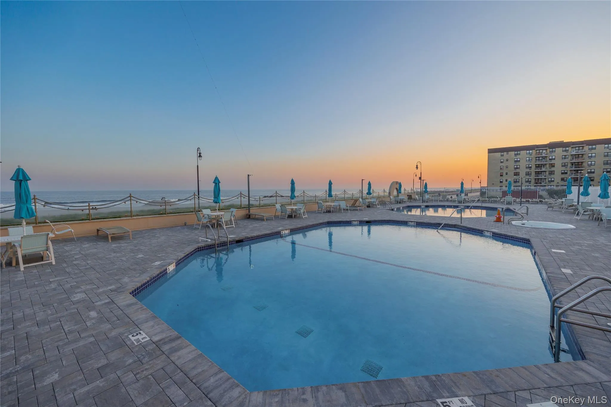 2 Pools, Jacuzzi, Direct beach Access 2 Pools, Jacuzzi, Direct beach Access