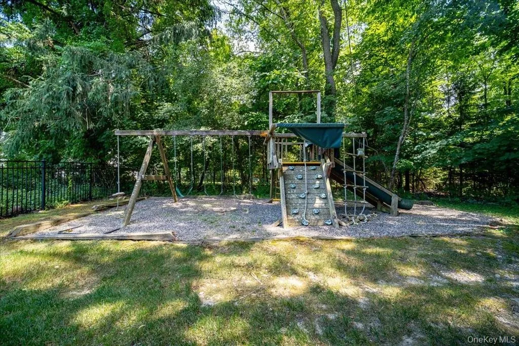 10 Evergreen Court, Ramapo, NY, 5 Bedrooms Bedrooms, 10 Rooms Rooms,2 BathroomsBathrooms,Residential,For Rent,Evergreen,0,975068 10 Evergreen Court, Ramapo, NY, 5 Bedrooms Bedrooms, 10 Rooms Rooms,2 BathroomsBathrooms,Residential,For Rent,Evergreen,0,975068