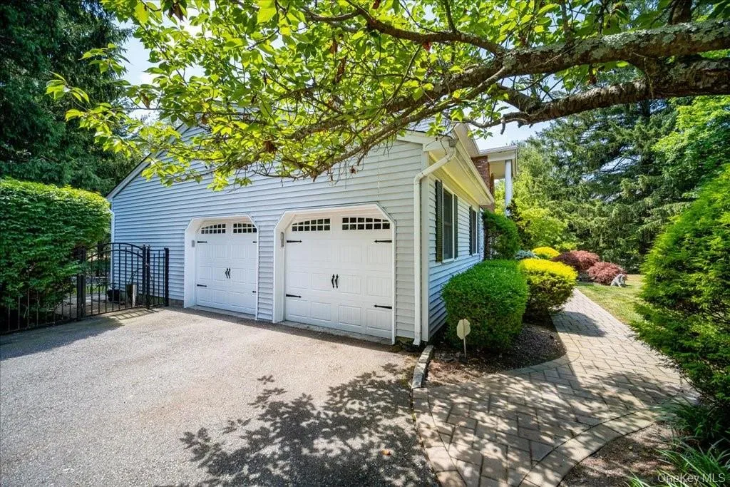 10 Evergreen Court, Ramapo, NY, 5 Bedrooms Bedrooms, 10 Rooms Rooms,2 BathroomsBathrooms,Residential,For Rent,Evergreen,0,975068 10 Evergreen Court, Ramapo, NY, 5 Bedrooms Bedrooms, 10 Rooms Rooms,2 BathroomsBathrooms,Residential,For Rent,Evergreen,0,975068