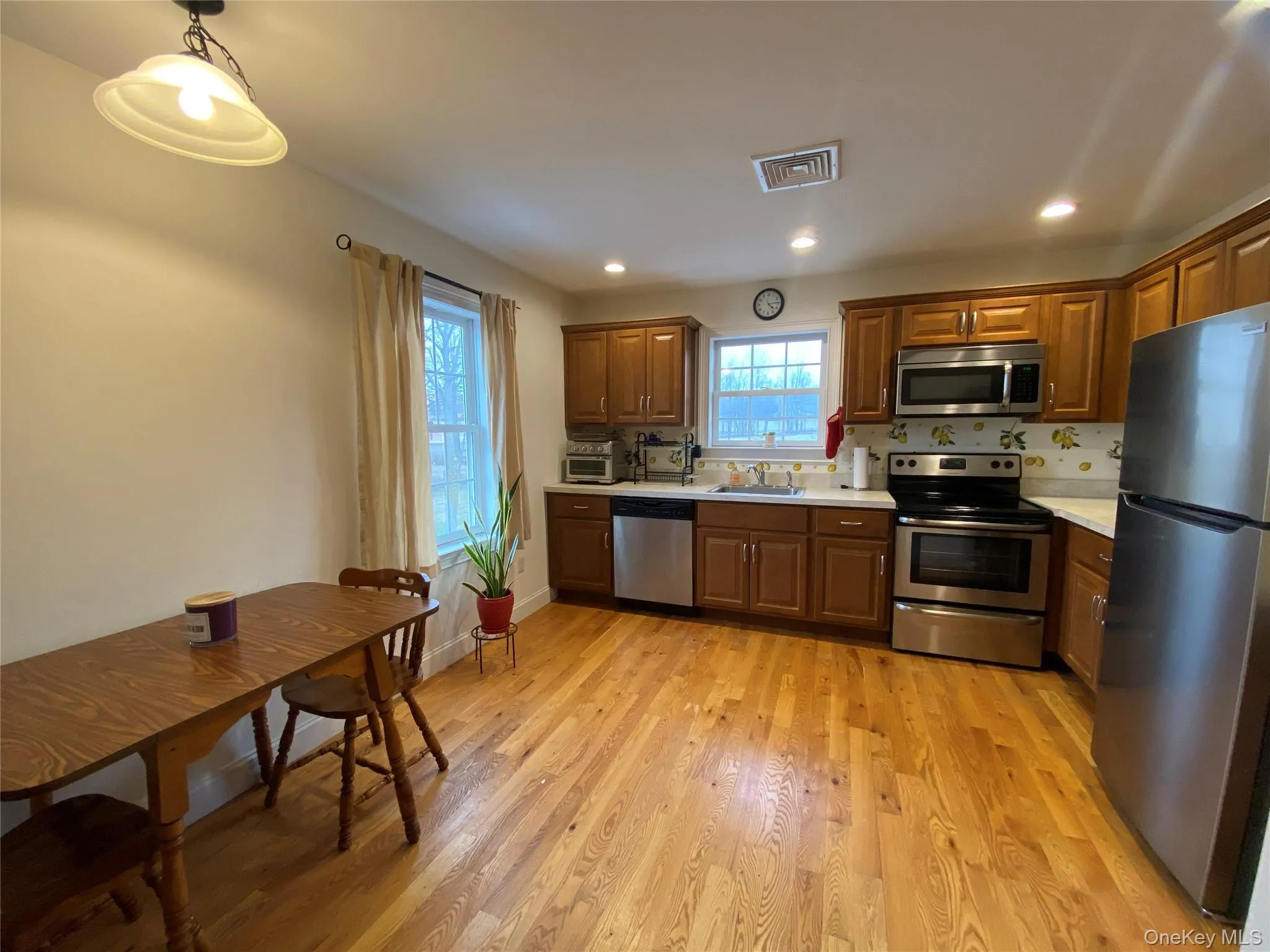 27 Main Street, Warwick (town), NY, 2 Bedrooms Bedrooms, 4 Rooms Rooms,1 BathroomBathrooms,Residential Lease,For Rent,Main,0,975094 27 Main Street, Warwick (town), NY, 2 Bedrooms Bedrooms, 4 Rooms Rooms,1 BathroomBathrooms,Residential Lease,For Rent,Main,0,975094