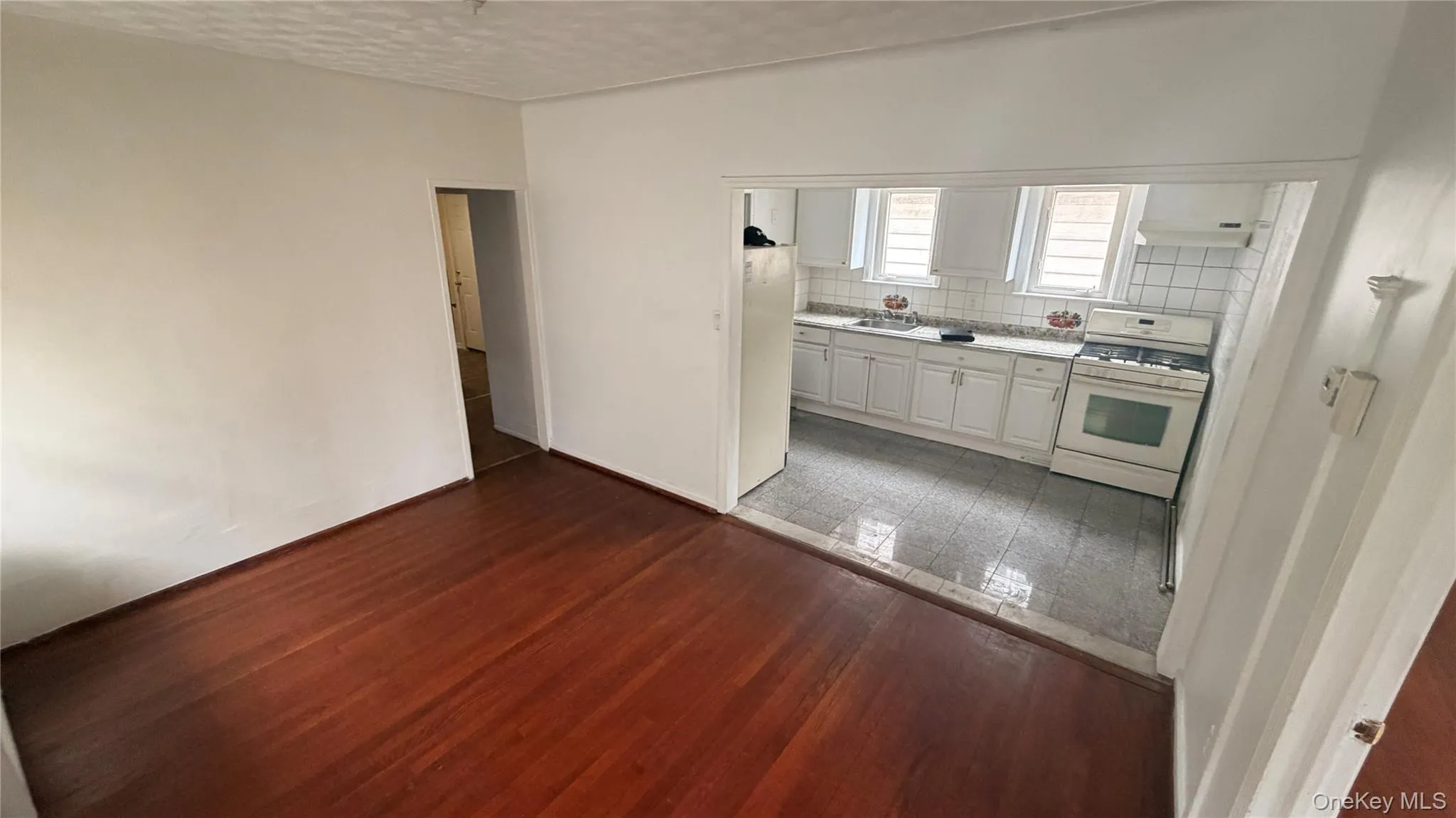 14435 224th Street, New York, NY, 3 Bedrooms Bedrooms, 9 Rooms Rooms,2 BathroomsBathrooms,Residential Lease,For Rent,224th,0,975163 14435 224th Street, New York, NY, 3 Bedrooms Bedrooms, 9 Rooms Rooms,2 BathroomsBathrooms,Residential Lease,For Rent,224th,0,975163