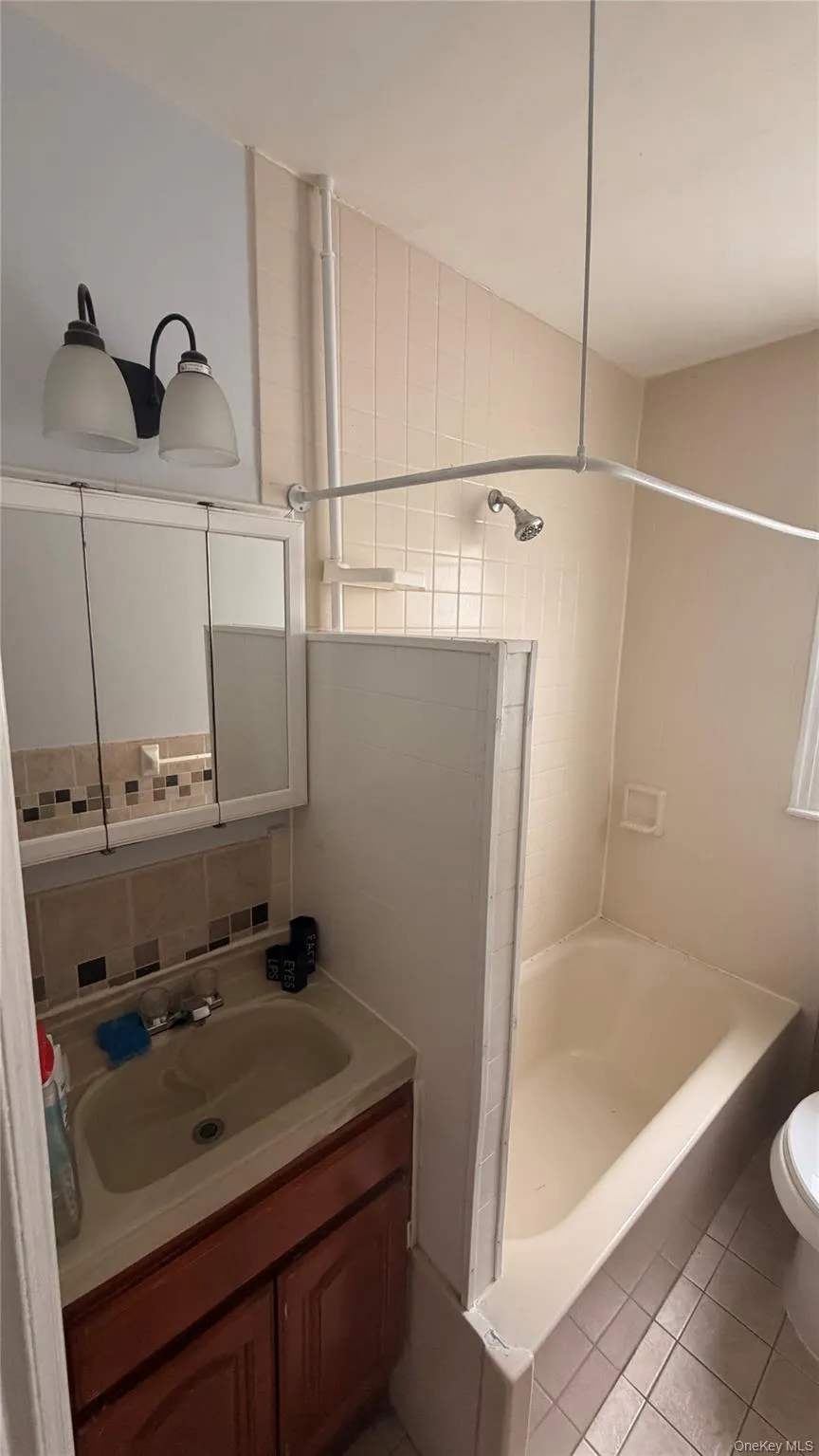 14435 224th Street, New York, NY, 3 Bedrooms Bedrooms, 9 Rooms Rooms,2 BathroomsBathrooms,Residential Lease,For Rent,224th,0,975163 14435 224th Street, New York, NY, 3 Bedrooms Bedrooms, 9 Rooms Rooms,2 BathroomsBathrooms,Residential Lease,For Rent,224th,0,975163