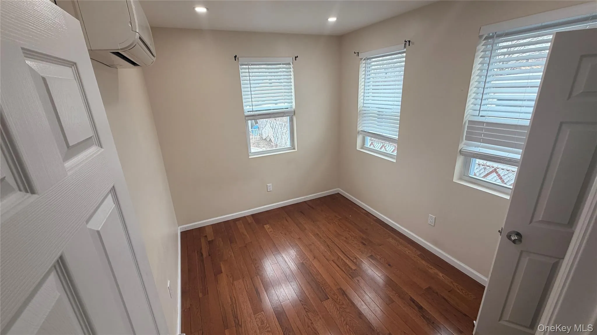 14435 224th Street, New York, NY, 3 Bedrooms Bedrooms, 9 Rooms Rooms,2 BathroomsBathrooms,Residential Lease,For Rent,224th,0,975163 14435 224th Street, New York, NY, 3 Bedrooms Bedrooms, 9 Rooms Rooms,2 BathroomsBathrooms,Residential Lease,For Rent,224th,0,975163