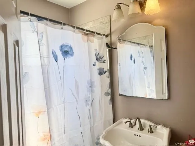 Full Bathroom Full Bathroom