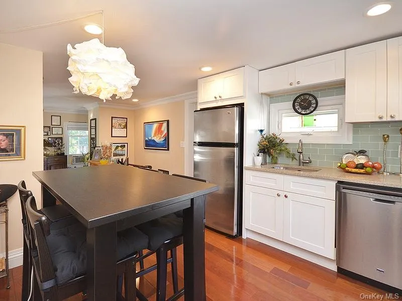 82 Central Avenue, Oyster Bay, NY, 2 Bedrooms Bedrooms, 5 Rooms Rooms,1 BathroomBathrooms,Residential Lease,For Rent,Central,0,975199 82 Central Avenue, Oyster Bay, NY, 2 Bedrooms Bedrooms, 5 Rooms Rooms,1 BathroomBathrooms,Residential Lease,For Rent,Central,0,975199