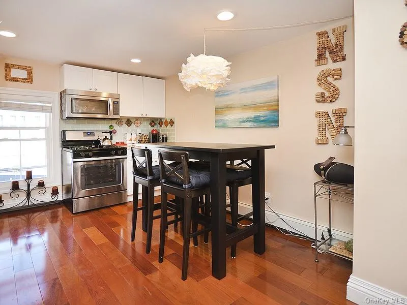 82 Central Avenue, Oyster Bay, NY, 2 Bedrooms Bedrooms, 5 Rooms Rooms,1 BathroomBathrooms,Residential Lease,For Rent,Central,0,975199 82 Central Avenue, Oyster Bay, NY, 2 Bedrooms Bedrooms, 5 Rooms Rooms,1 BathroomBathrooms,Residential Lease,For Rent,Central,0,975199