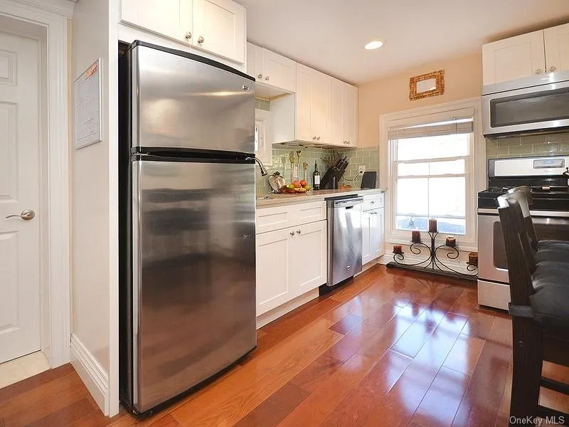 82 Central Avenue, Oyster Bay, NY, 2 Bedrooms Bedrooms, 5 Rooms Rooms,1 BathroomBathrooms,Residential Lease,For Rent,Central,0,975199 82 Central Avenue, Oyster Bay, NY, 2 Bedrooms Bedrooms, 5 Rooms Rooms,1 BathroomBathrooms,Residential Lease,For Rent,Central,0,975199