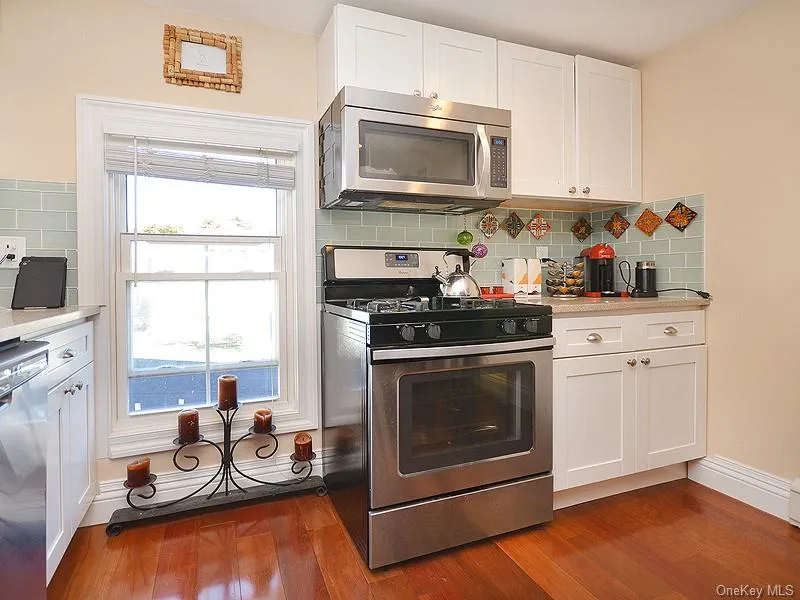 82 Central Avenue, Oyster Bay, NY, 2 Bedrooms Bedrooms, 5 Rooms Rooms,1 BathroomBathrooms,Residential Lease,For Rent,Central,0,975199 82 Central Avenue, Oyster Bay, NY, 2 Bedrooms Bedrooms, 5 Rooms Rooms,1 BathroomBathrooms,Residential Lease,For Rent,Central,0,975199