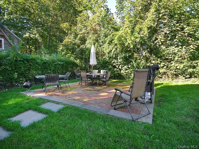 82 Central Avenue, Oyster Bay, NY, 2 Bedrooms Bedrooms, 5 Rooms Rooms,1 BathroomBathrooms,Residential Lease,For Rent,Central,0,975199 82 Central Avenue, Oyster Bay, NY, 2 Bedrooms Bedrooms, 5 Rooms Rooms,1 BathroomBathrooms,Residential Lease,For Rent,Central,0,975199