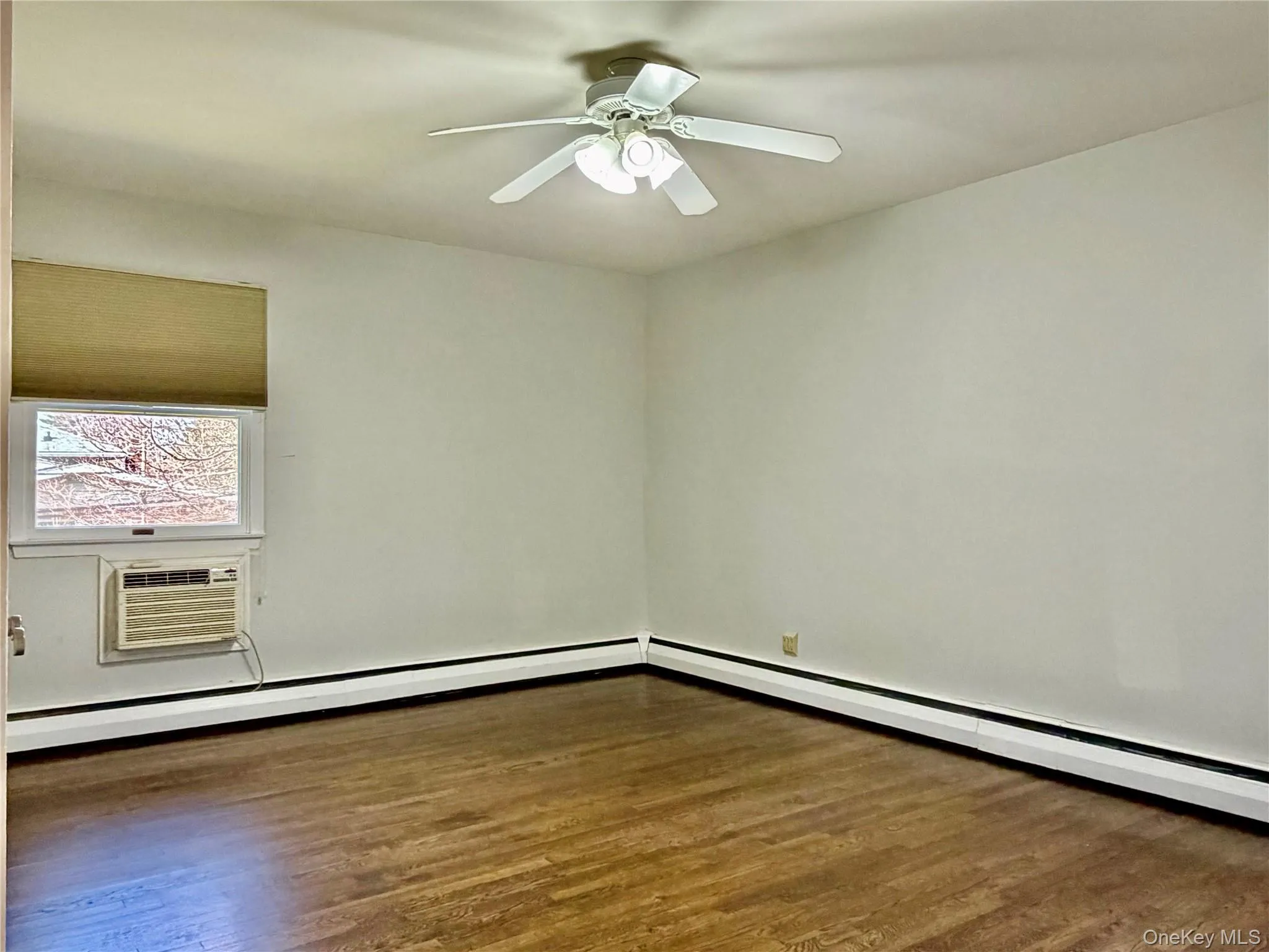 14 Glendale Drive, Huntington, NY, 3 Bedrooms Bedrooms, 7 Rooms Rooms,2 BathroomsBathrooms,Residential Lease,For Rent,Glendale,0,975200 14 Glendale Drive, Huntington, NY, 3 Bedrooms Bedrooms, 7 Rooms Rooms,2 BathroomsBathrooms,Residential Lease,For Rent,Glendale,0,975200