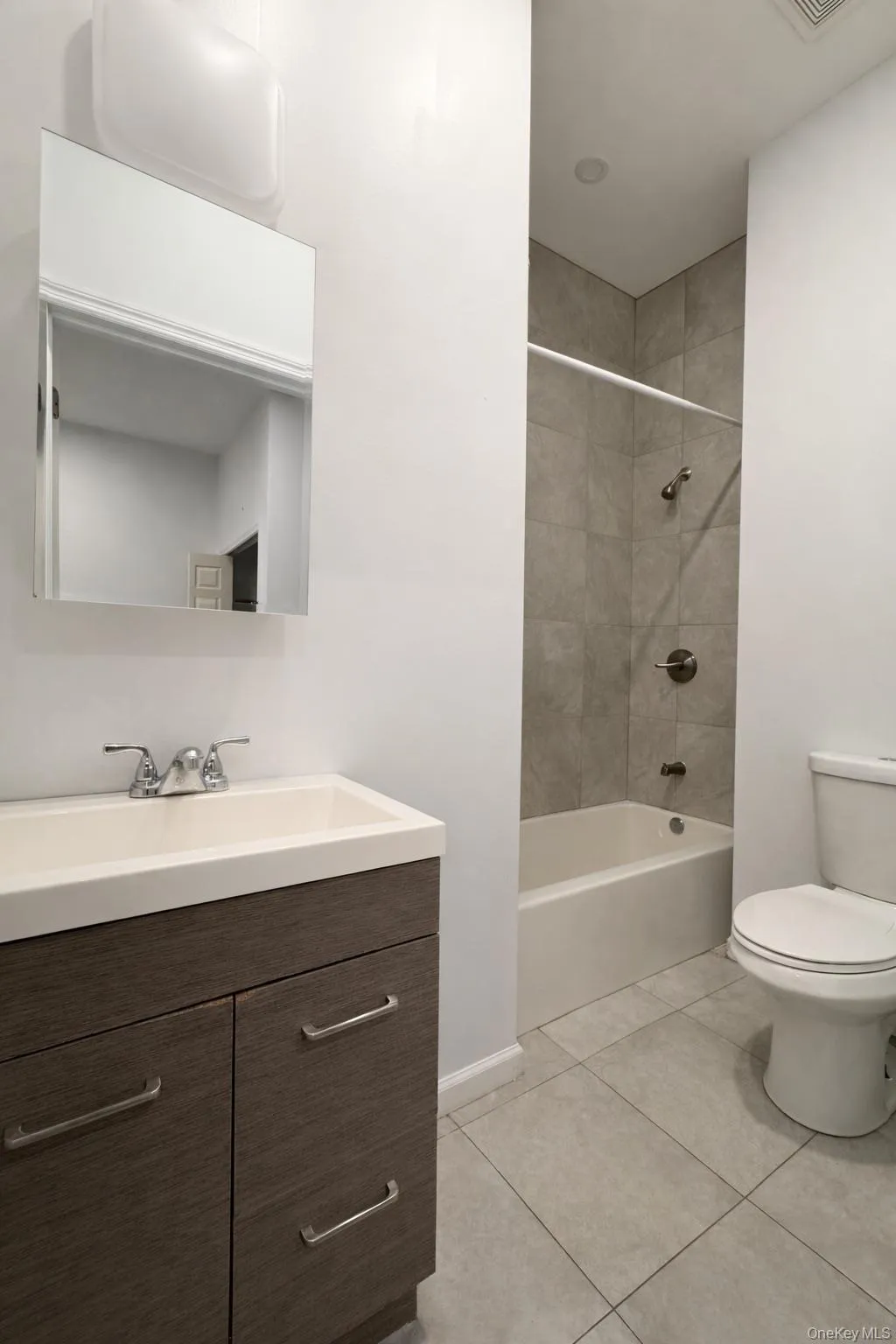 420 Broadway, Thompson, NY, 2 Bedrooms Bedrooms, 4 Rooms Rooms,1 BathroomBathrooms,Residential Lease,For Rent,Broadway,0,975210 420 Broadway, Thompson, NY, 2 Bedrooms Bedrooms, 4 Rooms Rooms,1 BathroomBathrooms,Residential Lease,For Rent,Broadway,0,975210