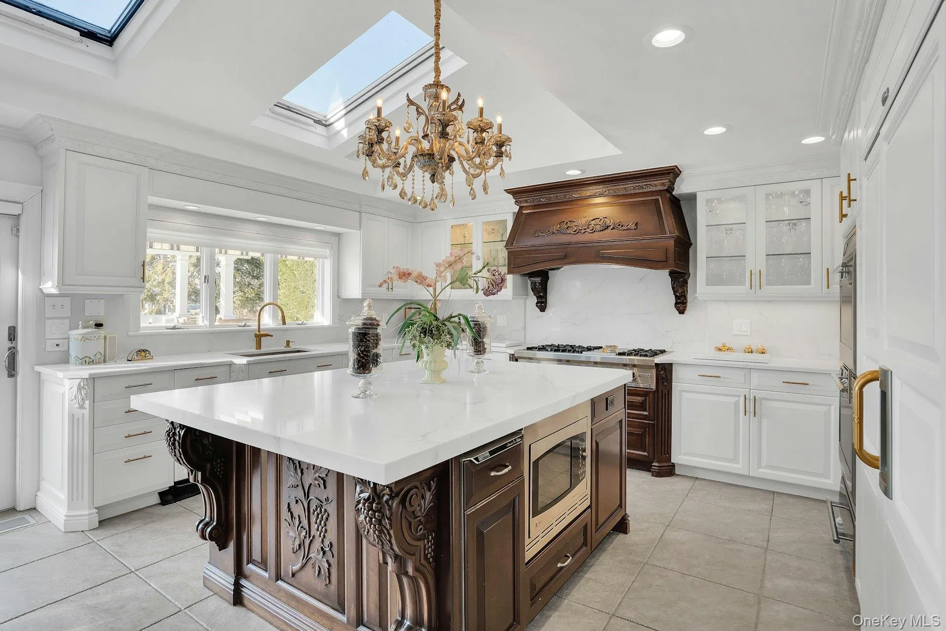 Windows and Skylights make this kitchen bright and inviting. Windows and Skylights make this kitchen bright and inviting.