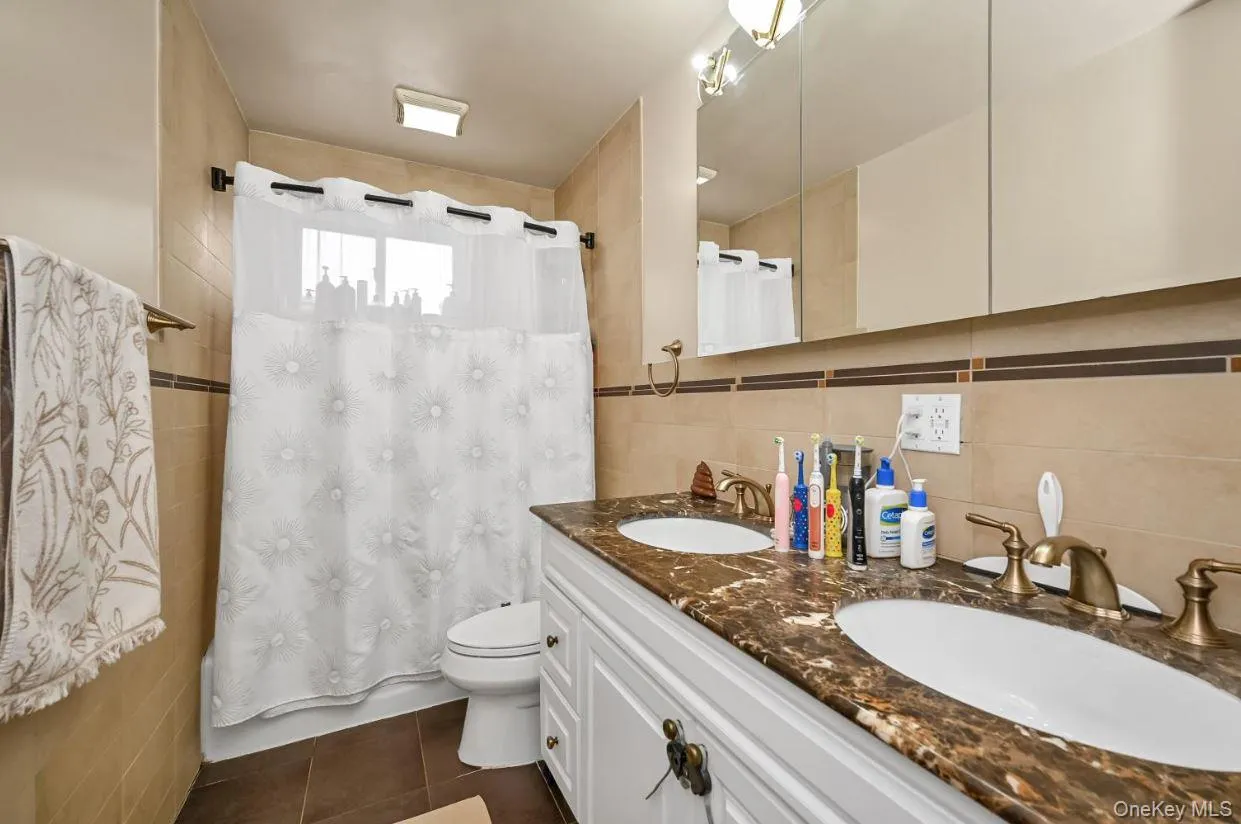 144-37 68th Avenue, New York, NY, 3 Bedrooms Bedrooms, 7 Rooms Rooms,1 BathroomBathrooms,Residential,For Rent,68th,0,975228 144-37 68th Avenue, New York, NY, 3 Bedrooms Bedrooms, 7 Rooms Rooms,1 BathroomBathrooms,Residential,For Rent,68th,0,975228