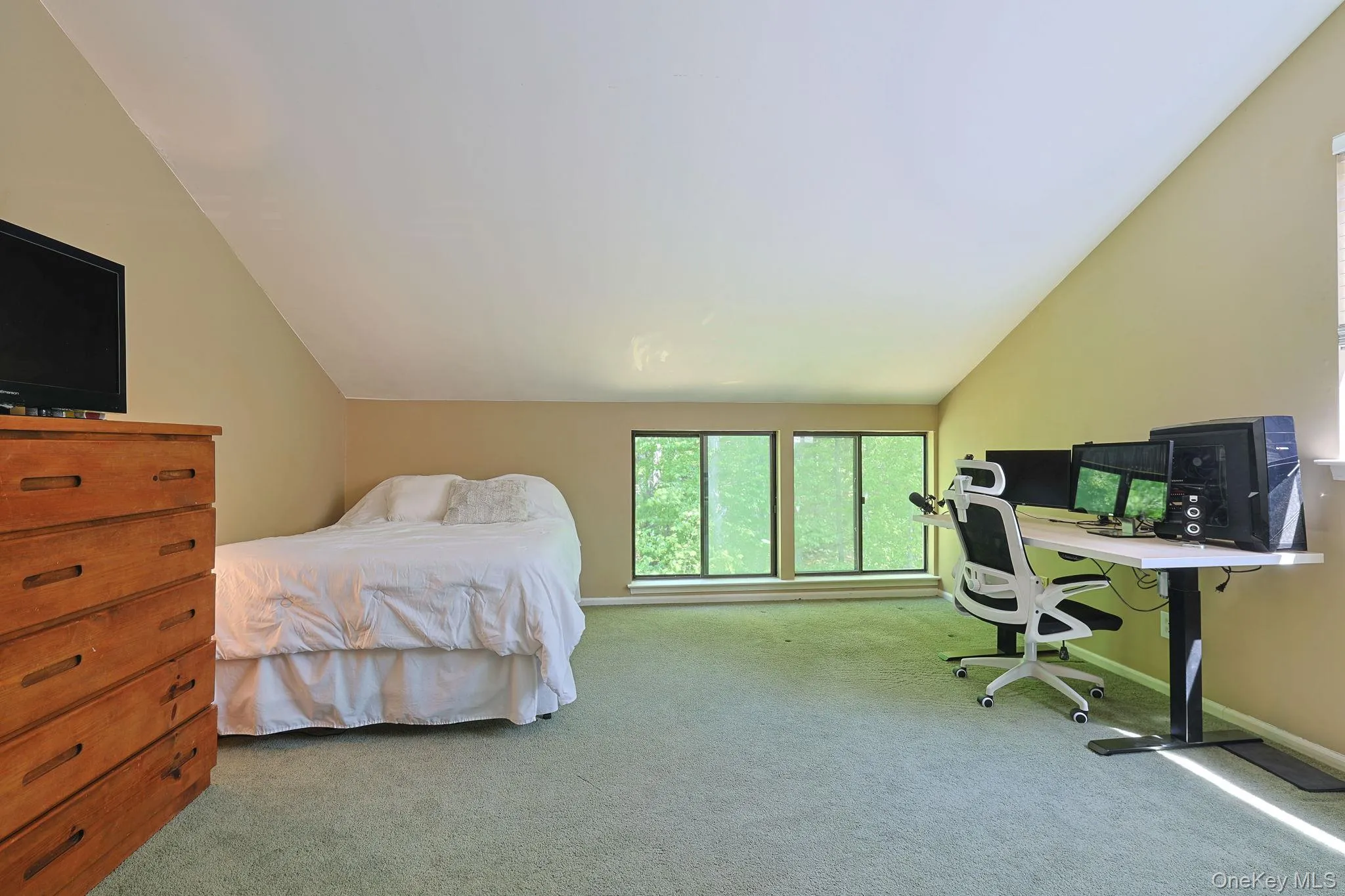Upstairs loft that's being used as a second bedroom/office Upstairs loft that's being used as a second bedroom/office
