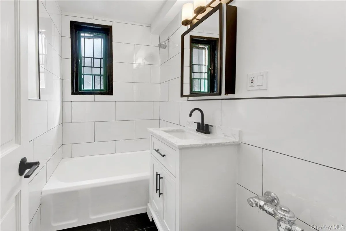 1569 metropolitan Avenue, New York, NY, 2 Bedrooms Bedrooms, 4 Rooms Rooms,1 BathroomBathrooms,Residential,For Rent,metropolitan,0,975238 1569 metropolitan Avenue, New York, NY, 2 Bedrooms Bedrooms, 4 Rooms Rooms,1 BathroomBathrooms,Residential,For Rent,metropolitan,0,975238