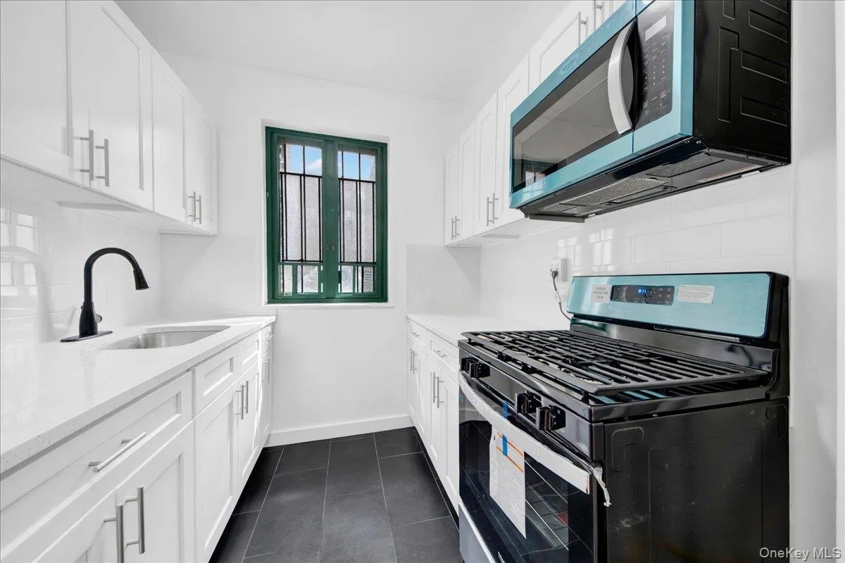 1569 metropolitan Avenue, New York, NY, 2 Bedrooms Bedrooms, 4 Rooms Rooms,1 BathroomBathrooms,Residential,For Rent,metropolitan,0,975238 1569 metropolitan Avenue, New York, NY, 2 Bedrooms Bedrooms, 4 Rooms Rooms,1 BathroomBathrooms,Residential,For Rent,metropolitan,0,975238