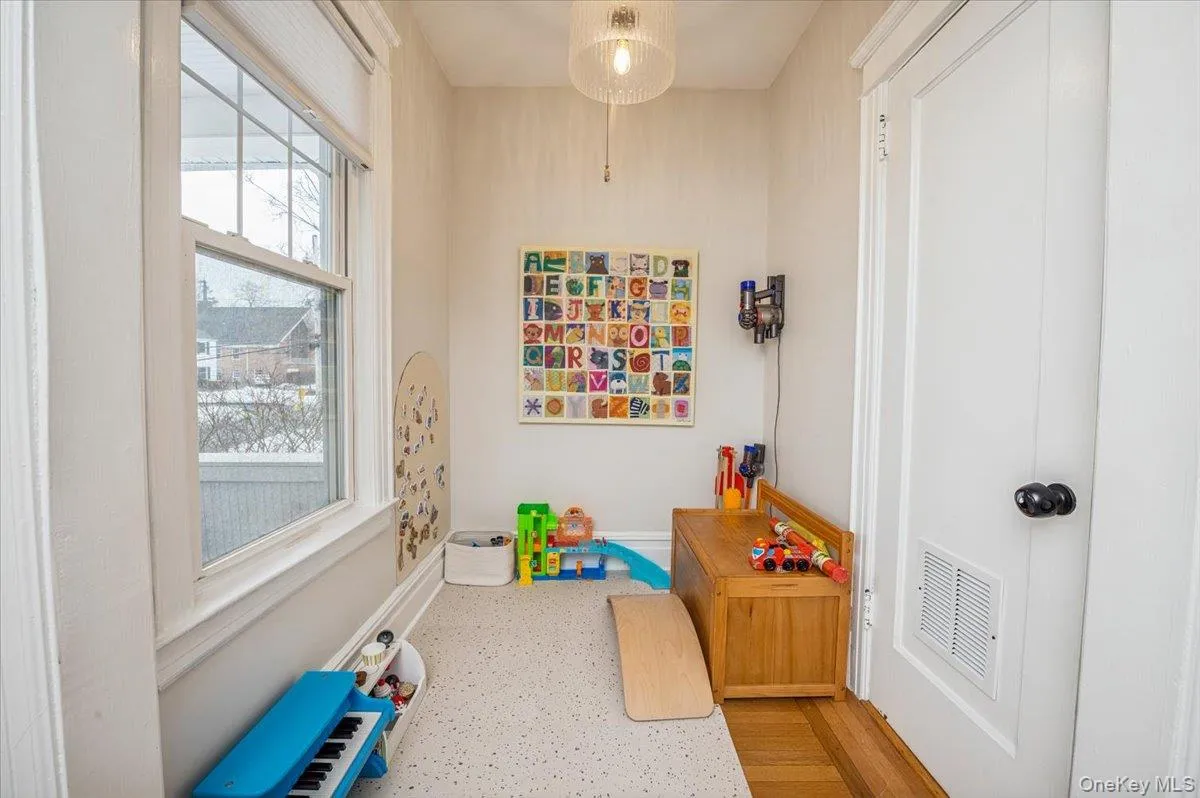 Playroom, office, library Playroom, office, library