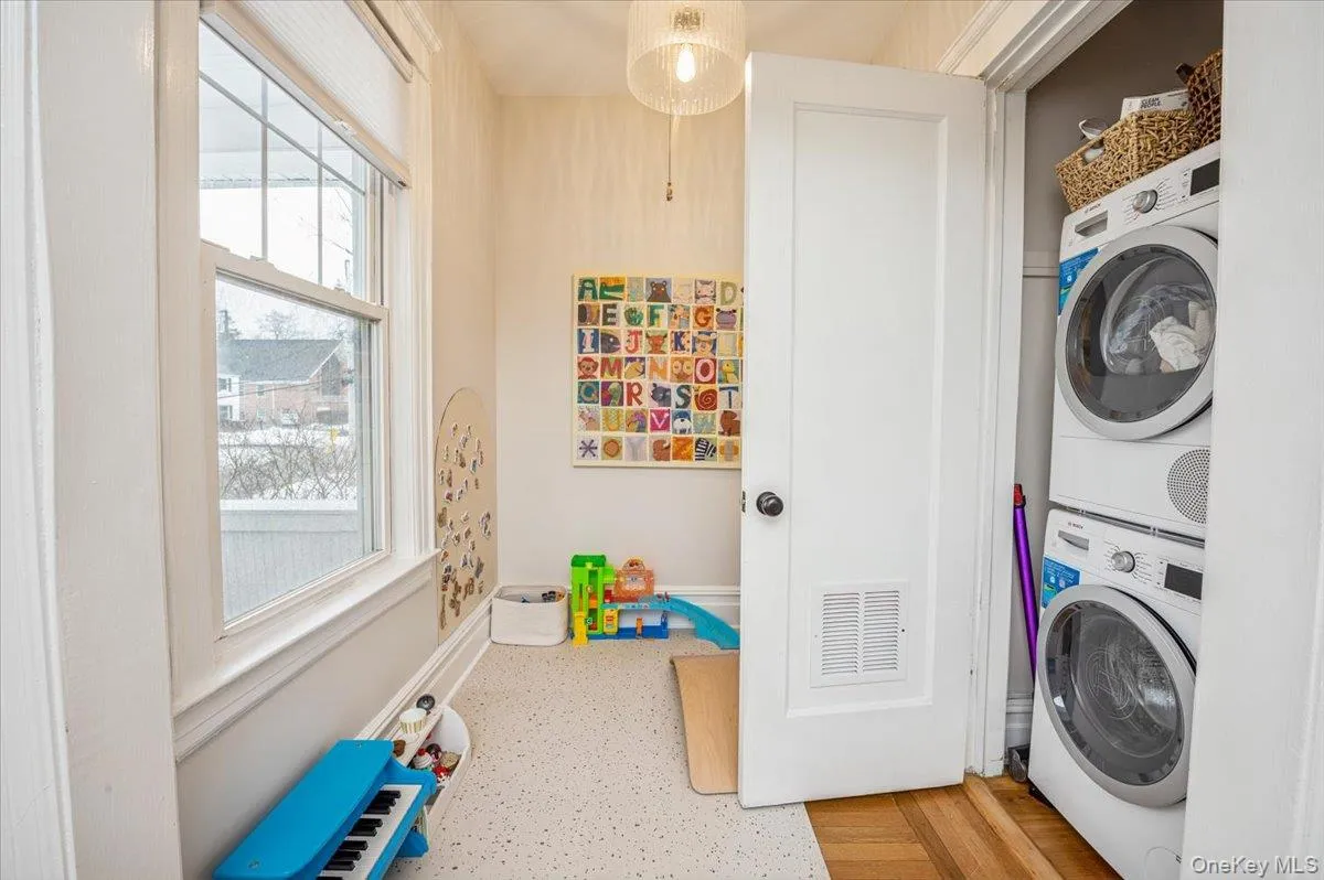 36 Grand Avenue, Eastchester, NY, 3 Bedrooms Bedrooms, 8 Rooms Rooms,2 BathroomsBathrooms,Residential Lease,For Rent,Grand,0,975248 36 Grand Avenue, Eastchester, NY, 3 Bedrooms Bedrooms, 8 Rooms Rooms,2 BathroomsBathrooms,Residential Lease,For Rent,Grand,0,975248