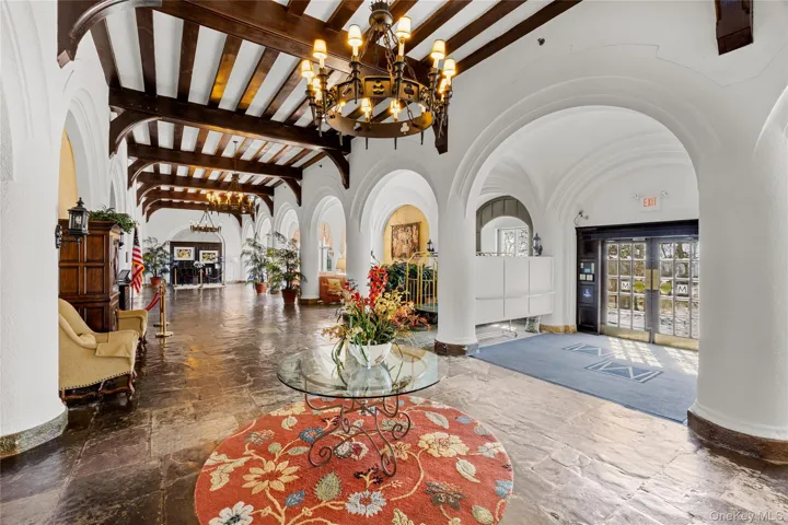 236 Edgemere Street Unit 314, East Hampton, New York 11954