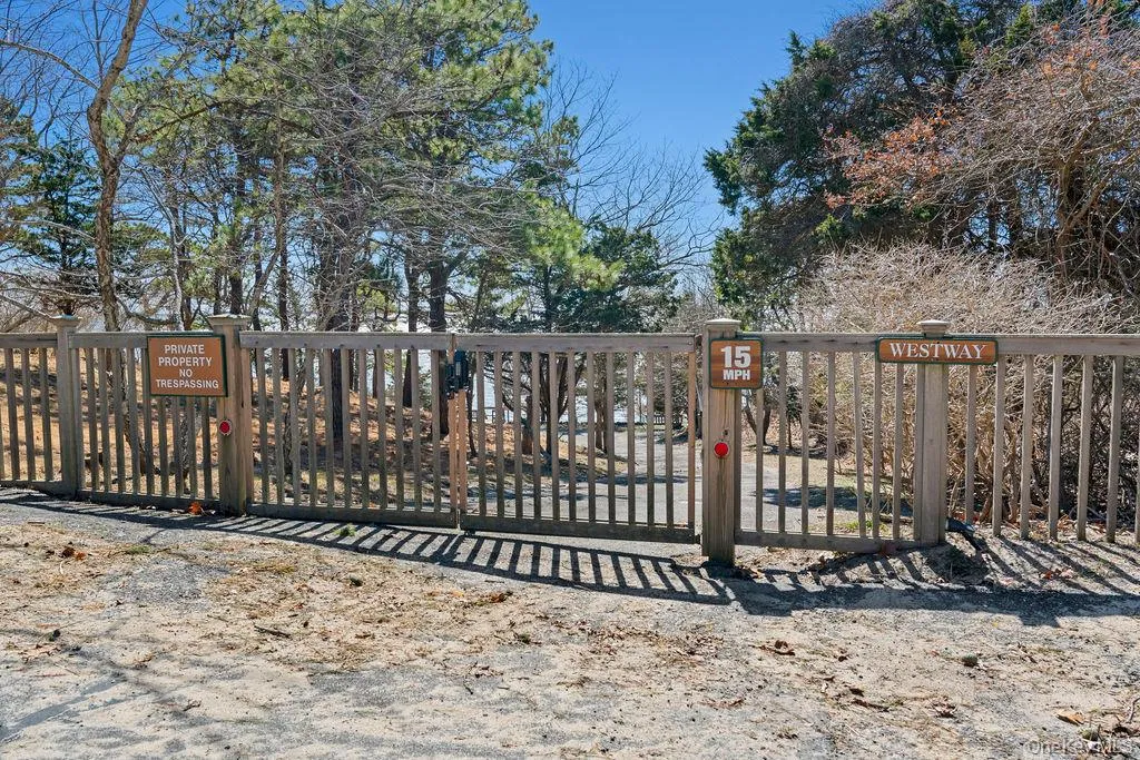 27 Atterbury Road, Southampton, NY, 4 Bedrooms Bedrooms, 4 Rooms Rooms,3 BathroomsBathrooms,Residential Sale,For Rent,Atterbury,0,975324 27 Atterbury Road, Southampton, NY, 4 Bedrooms Bedrooms, 4 Rooms Rooms,3 BathroomsBathrooms,Residential Sale,For Rent,Atterbury,0,975324