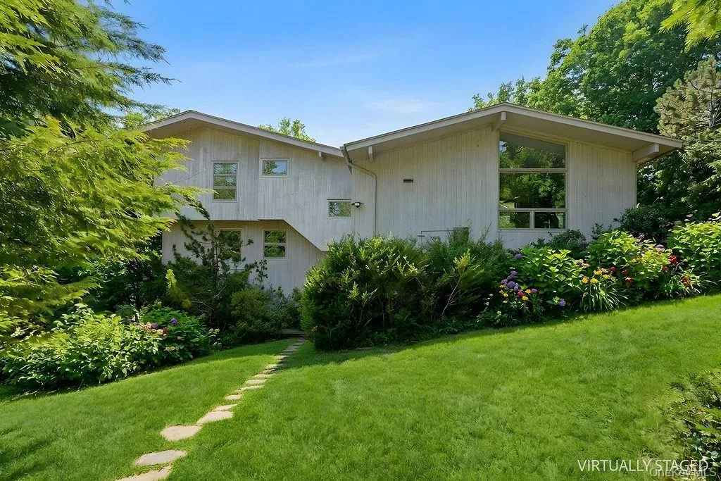 27 Atterbury Road, Southampton, NY, 4 Bedrooms Bedrooms, 4 Rooms Rooms,3 BathroomsBathrooms,Residential Sale,For Rent,Atterbury,0,975324 27 Atterbury Road, Southampton, NY, 4 Bedrooms Bedrooms, 4 Rooms Rooms,3 BathroomsBathrooms,Residential Sale,For Rent,Atterbury,0,975324