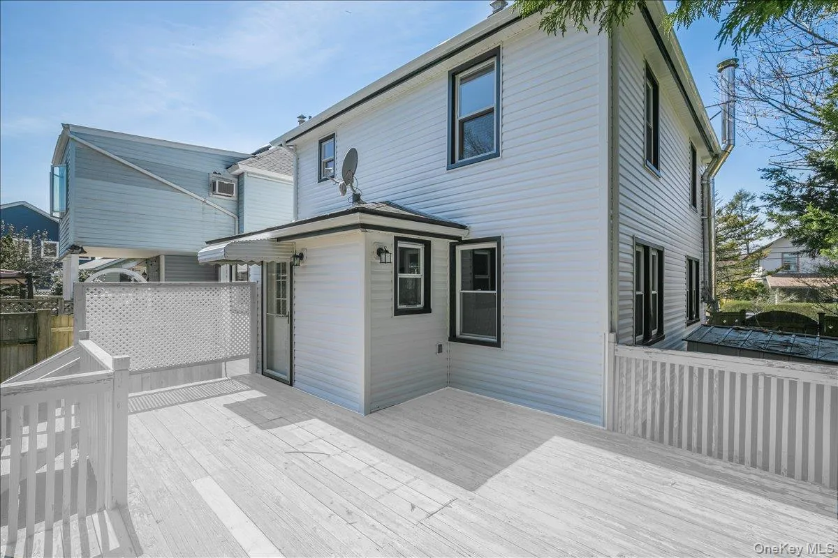 24 High Street, Oyster Bay, NY, 3 Bedrooms Bedrooms, 7 Rooms Rooms,1 BathroomBathrooms,Residential Lease,For Rent,High,0,975329 24 High Street, Oyster Bay, NY, 3 Bedrooms Bedrooms, 7 Rooms Rooms,1 BathroomBathrooms,Residential Lease,For Rent,High,0,975329