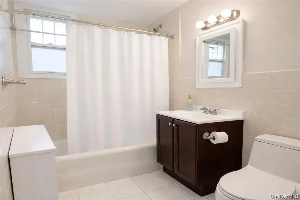 21 Harding Drive, New Rochelle, NY, 2 Bedrooms Bedrooms, 4 Rooms Rooms,1 BathroomBathrooms,Residential Lease,For Rent,Harding,0,975348 21 Harding Drive, New Rochelle, NY, 2 Bedrooms Bedrooms, 4 Rooms Rooms,1 BathroomBathrooms,Residential Lease,For Rent,Harding,0,975348