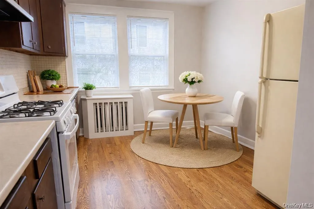 21 Harding Drive, New Rochelle, NY, 2 Bedrooms Bedrooms, 4 Rooms Rooms,1 BathroomBathrooms,Residential Lease,For Rent,Harding,0,975348 21 Harding Drive, New Rochelle, NY, 2 Bedrooms Bedrooms, 4 Rooms Rooms,1 BathroomBathrooms,Residential Lease,For Rent,Harding,0,975348