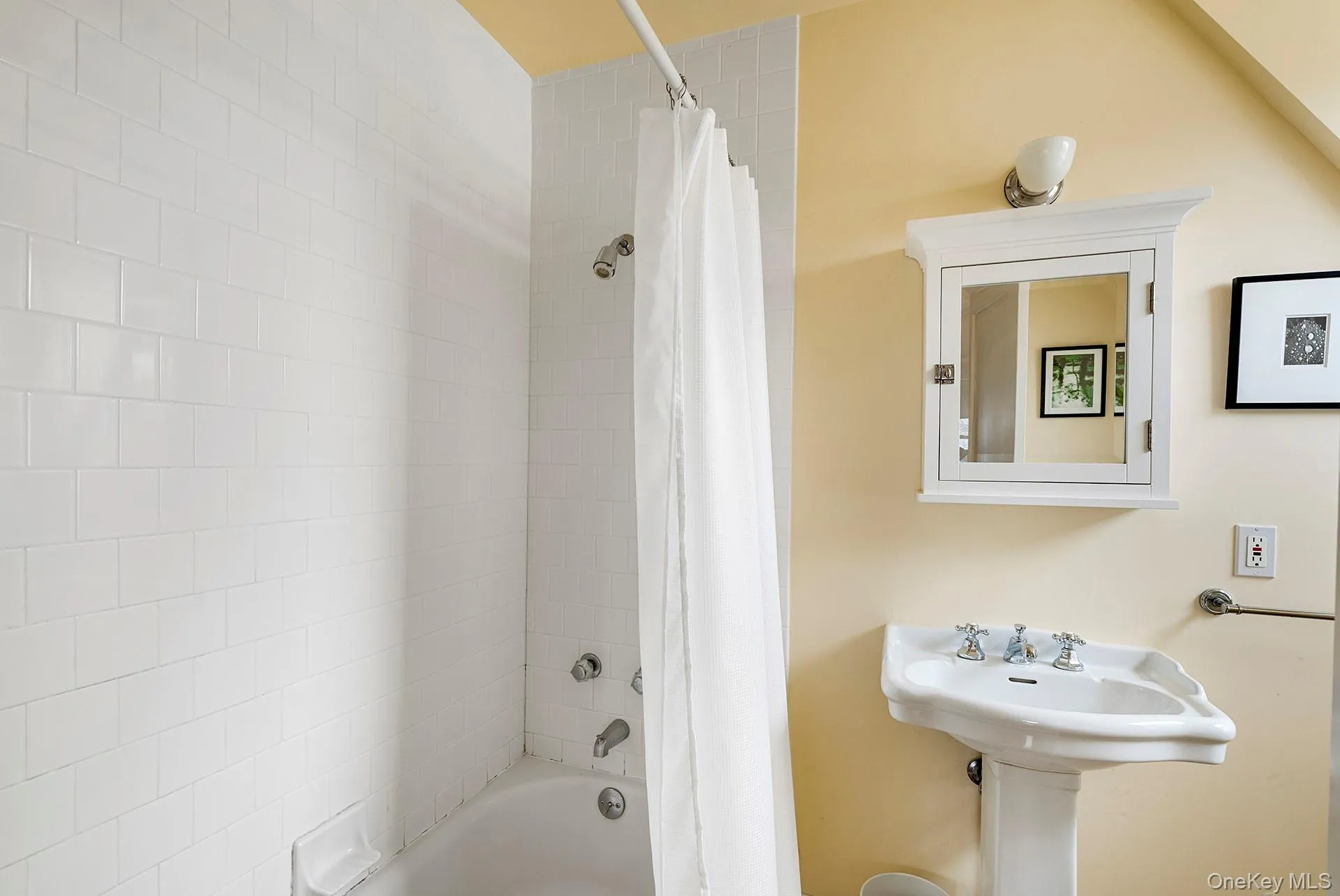150 King Street, Southold, NY, 4 Bedrooms Bedrooms, 7 Rooms Rooms,2 BathroomsBathrooms,Residential Lease,For Rent,King,0,975358 150 King Street, Southold, NY, 4 Bedrooms Bedrooms, 7 Rooms Rooms,2 BathroomsBathrooms,Residential Lease,For Rent,King,0,975358