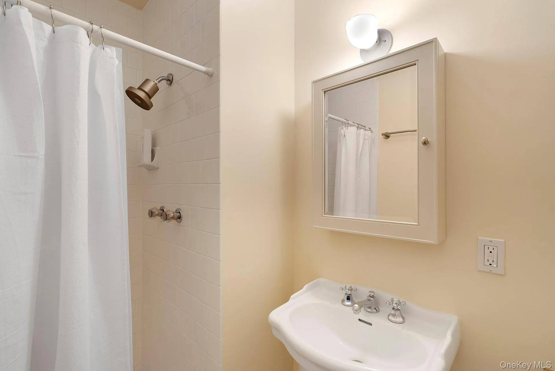 150 King Street, Southold, NY, 4 Bedrooms Bedrooms, 7 Rooms Rooms,2 BathroomsBathrooms,Residential Lease,For Rent,King,0,975358 150 King Street, Southold, NY, 4 Bedrooms Bedrooms, 7 Rooms Rooms,2 BathroomsBathrooms,Residential Lease,For Rent,King,0,975358