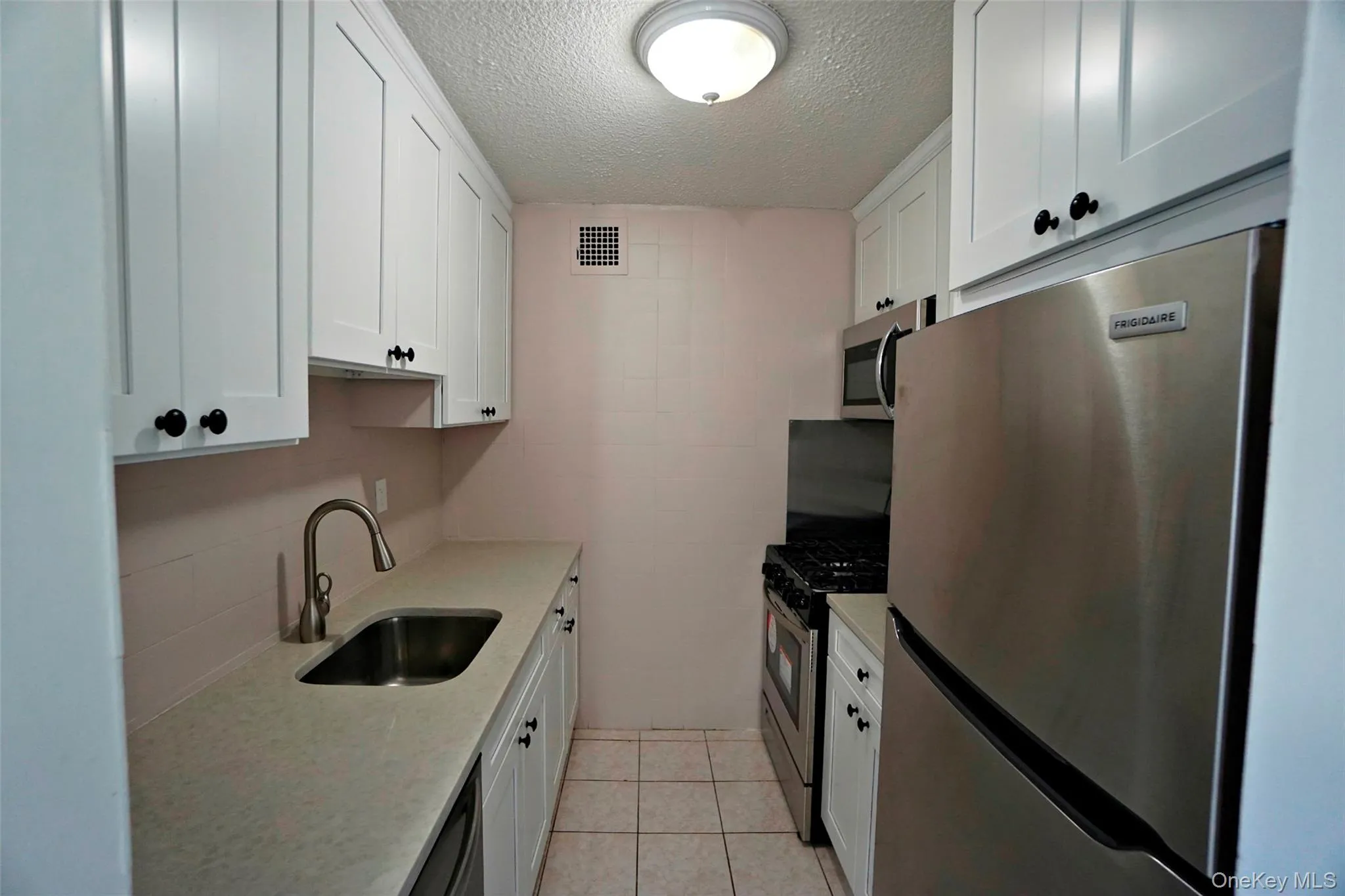 118-17 Union Turnpike, New York, NY, 1 Bedroom Bedrooms, 5 Rooms Rooms,1 BathroomBathrooms,Residential Lease,For Rent,Union Turnpike,0,975434 118-17 Union Turnpike, New York, NY, 1 Bedroom Bedrooms, 5 Rooms Rooms,1 BathroomBathrooms,Residential Lease,For Rent,Union Turnpike,0,975434